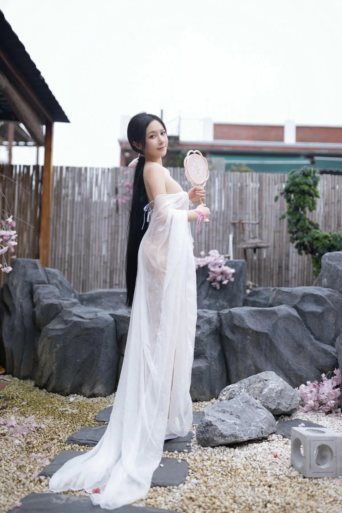 n189_013_hfr_4364_6548.webp
