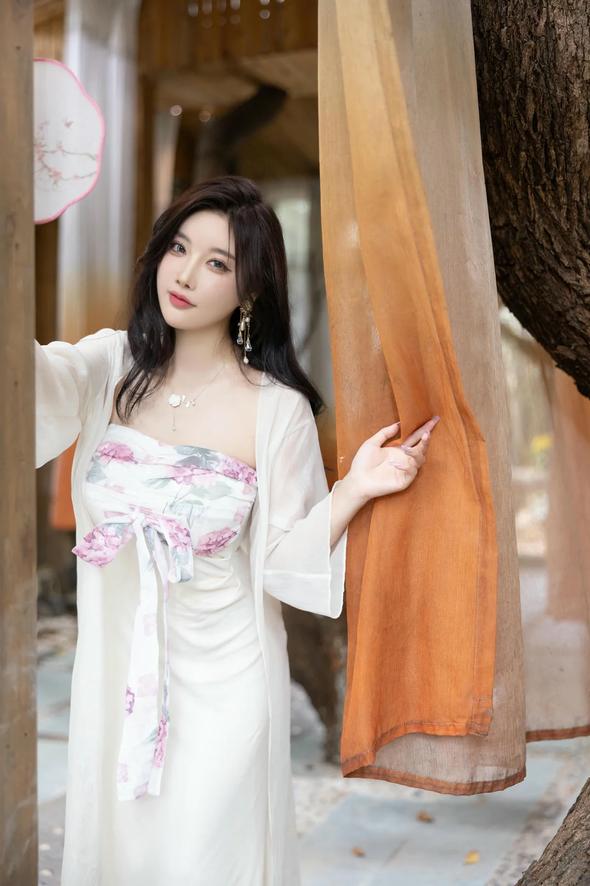 n210_001_f4t_3600_5400.webp